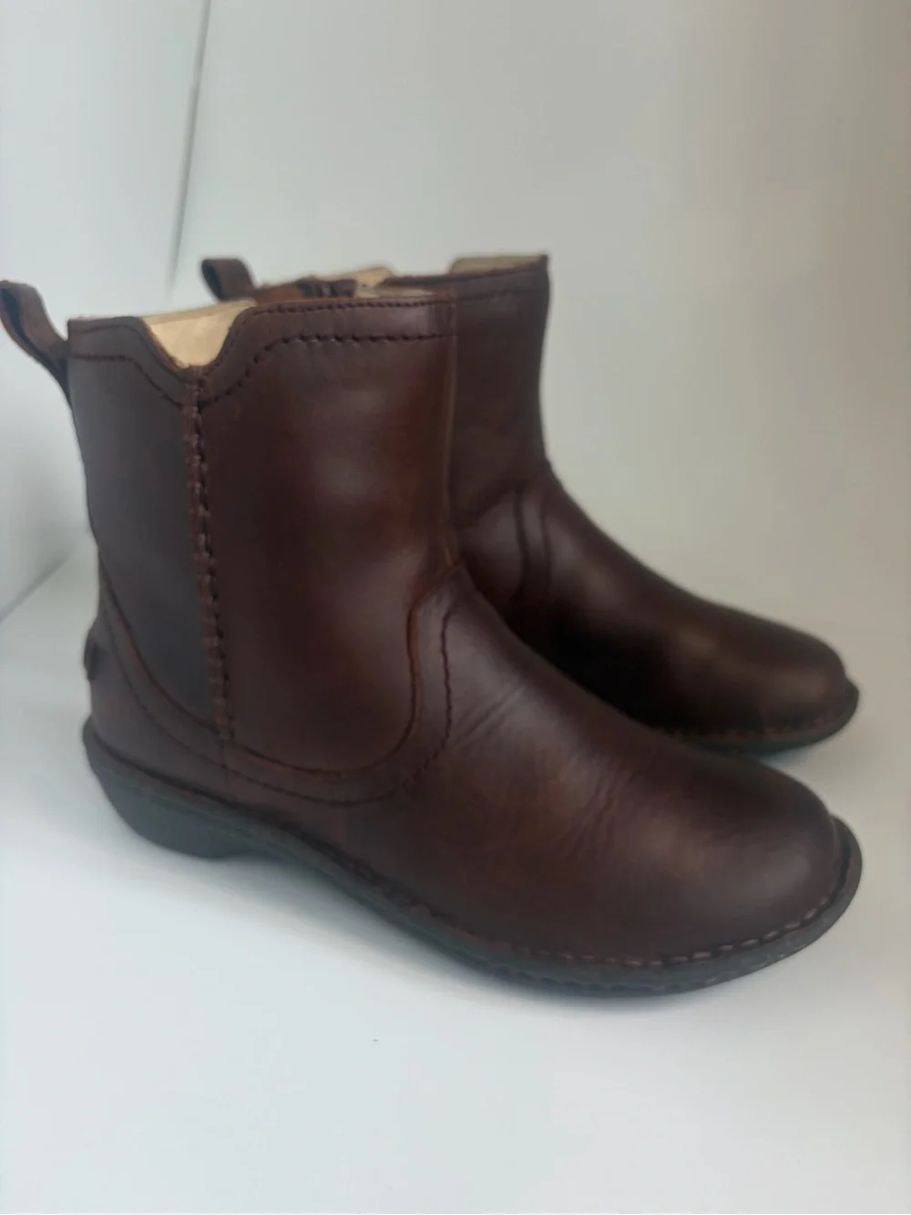 UGG Women’s Brown Leather Boots Size 7